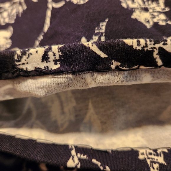 Denim&Co Cotton Black & Wilhitr Floral Top - Picture 5 of 5